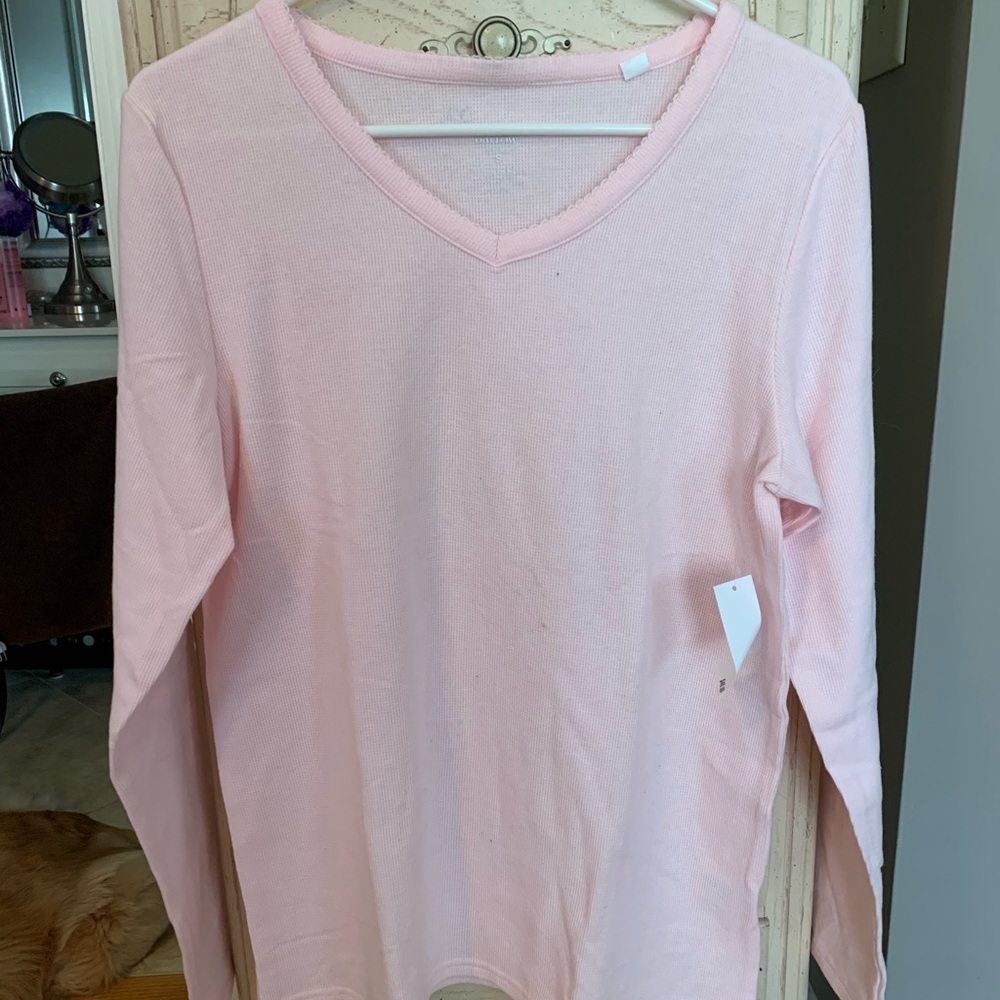 Long sleeve v neck shirt